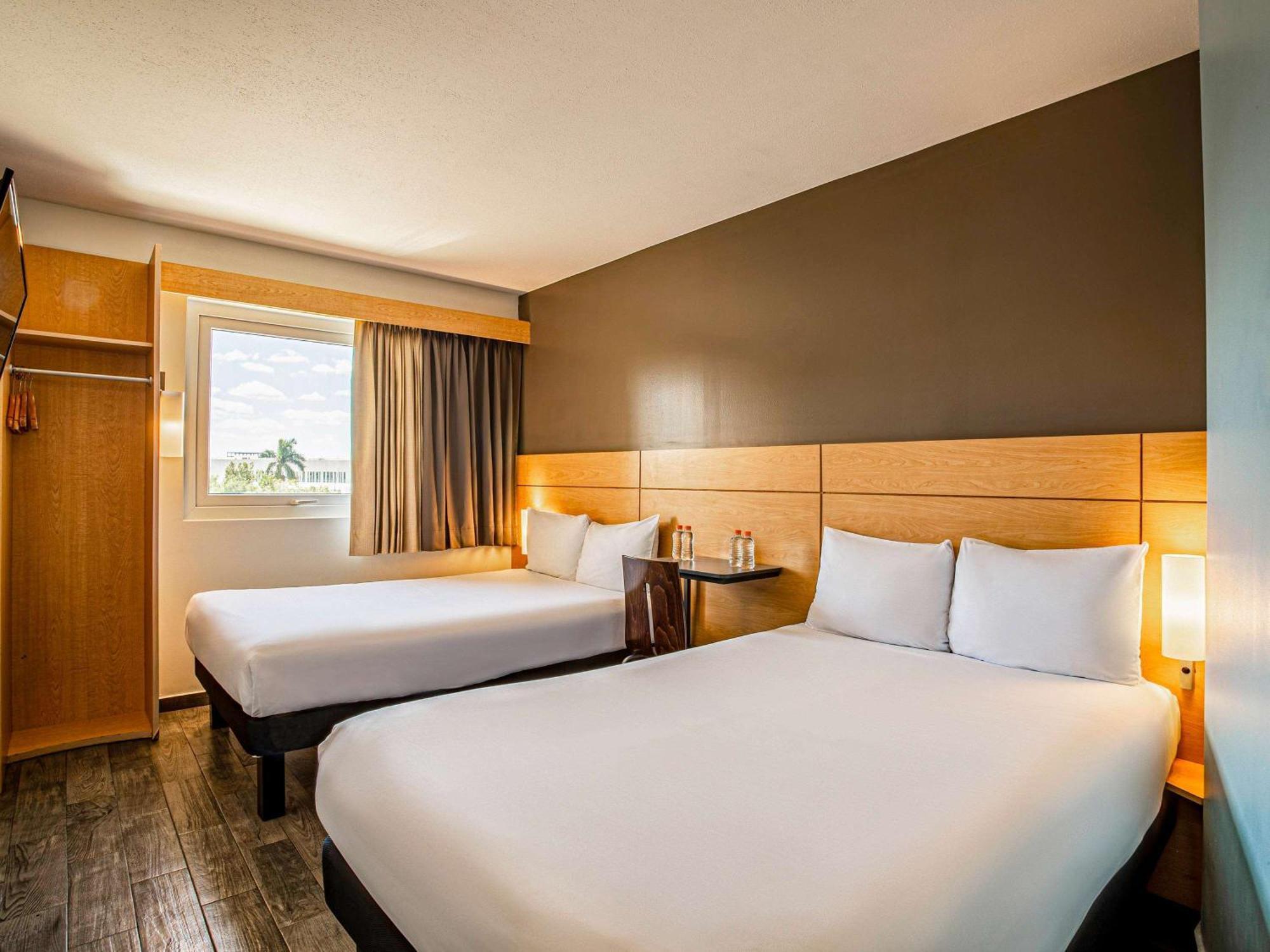 Ibis Mérida Buitenkant foto