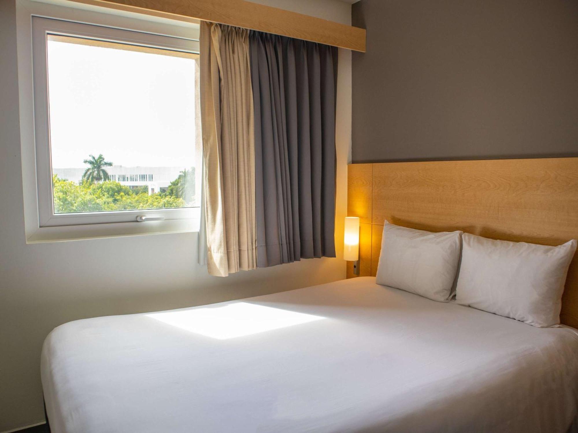 Ibis Mérida Buitenkant foto